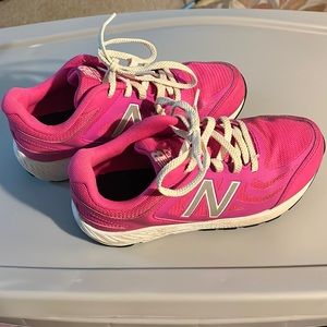 New Balance 4 XWIDE Pink Girls Shoes - GUC